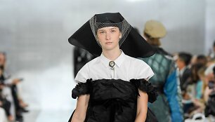 &bdquo;Maison Margiela&ldquo; 2020 m. pavasario ir vasaros kolekcijos modelis