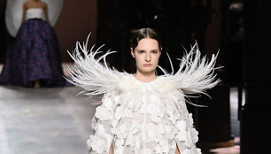 „Givenchy“ 2020 m. pavasario ir vasaros kolekcijos modelis