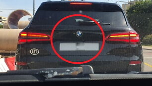 Keistas BMW numeris be &scaron;alies simbolio