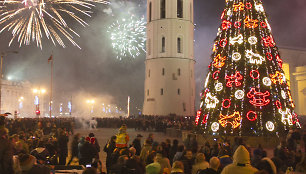 Naujųjų fejerverkai Vilniaus Katedros aikštėje