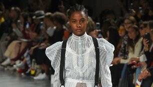 &bdquo;John Galliano&ldquo; 2019 m. pavasario ir vasaros kolekcijos modelis