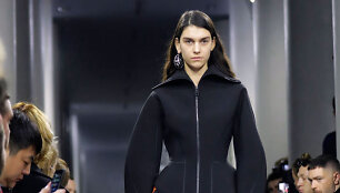 &bdquo;Mugler&ldquo; 2019&ndash;2020 m. rudens ir žiemos kolekcijos modelis