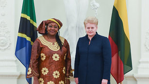 Lietuvos prezidentė Dalia Grybauskaitė ir Jungtinės Tanzanijos Respublikos ambasadorė Dora Mmari Msechu