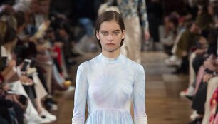 &bdquo;Stella McCartney&ldquo; 2019 m. pavasario ir vasaros kolekcijos modelis