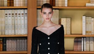 &bdquo;Chanel&ldquo; 2019&ndash;2020 m. rudens ir žiemos auk&scaron;tosios mados kolekcijos modelis