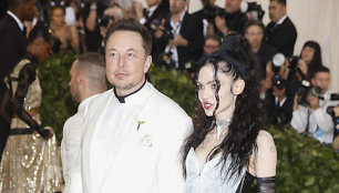 Elonas Muskas ir Grimes 