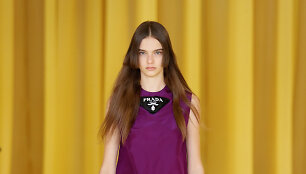 &bdquo;Prada&ldquo; 2021 m. pavasario ir vasaros kolekcijos modelis