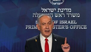Benjaminas Netanyahu / RONEN ZVULUN / AFP