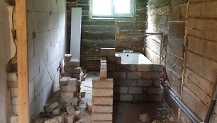 Seną trobelę pavertė &scaron;iuolaiki&scaron;ku būstu