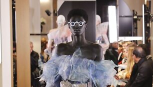 &bdquo;Balmain&ldquo; 2019 m. pavasario ir vasaros kolekcijos modelis