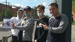Jaunuoliai nusprendė originaliai prane&scaron;ti, kur Kaune stovi &bdquo;trikojis&ldquo;