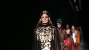 &bdquo;Gucci&ldquo; 2016 m. rudens-žiemos kolekcijos modelis