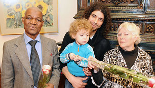 Viktoras Diawara su sūnumi Kipru ir tėvais – Gaoussou Diawara ir Viktorija Prėskienyte-Diawara