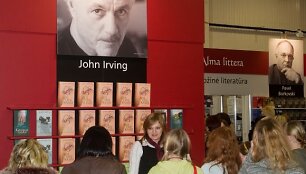 &bdquo;Alma littera&ldquo; daug uždirba i&scaron; užsienio žvaigždžių, bet bando sutaupyti atsiskaitydama su jų kūrinių vertėjais. 
