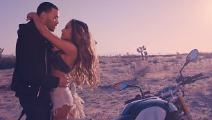 Ariana Grande ir Donas&nbsp;Benjaminas vaizdo klipe &bdquo;Into You&ldquo;