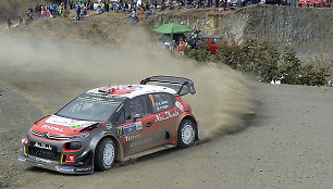 Meksikos ralyje K.Meeke didina persvarą prieš Sebastieną Ogier