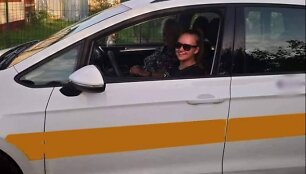 Taksi automobilį vairuojanti Gustė Lele&scaron;iūtė