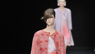 &bdquo;Giorgio Armani&ldquo; 2016 m. pavasario-vasaros kolekcijos modelis