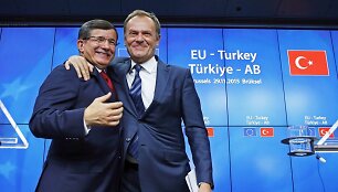 Ahmetas Davutoglu ir Donaldas Tuskas