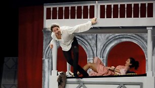 Scena i&scaron; spektaklio &bdquo;Romeo ir Džiuljeta&ldquo;