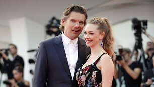 JAV aktoriai Ethanas Hawke'as ir Amanda Seyfried