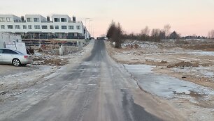 Nuslūgęs vanduo ant kelio Bendorėlių alėjoje