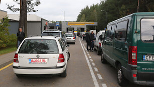Automobilių eilės prie &bdquo;Regitros&ldquo; Vilniuje