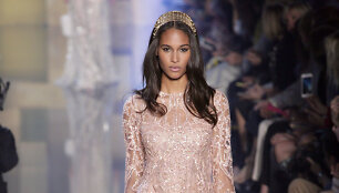 &bdquo;Elie Saab&ldquo; 2015 m. auk&scaron;tosios mados kolekcijos modelis 