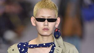 &bdquo;Balenciaga&ldquo; 2017&ndash;2018 m. rudens ir žiemos kolekcijos modelis