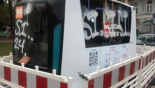 Vilniuje vandalai apipaišė autonominį autobusiuką