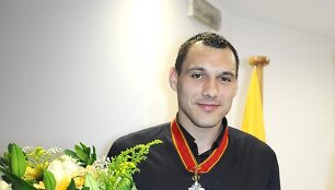 Jonas Mačiulis valstybinį apdovanojimą gavo Lietuvos ambasadoje Graikijoje