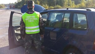 VSAT pareigūnas darbo metu.