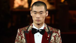  „Dolce & Gabbana“ 2019–2020 m. rudens ir žiemos kolekcijos modelis