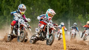 Motokroso varžybų akimirka