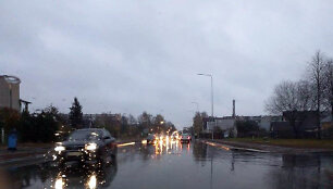Jonavoje automobilis partrenkė &scaron;e&scaron;iolikmetę