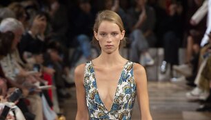 &bdquo;Stella McCartney&ldquo; 2019 m. pavasario ir vasaros kolekcijos modelis