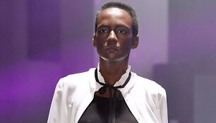&bdquo;Guy Laroche&ldquo; 2019 m. pavasario ir vasaros kolekcijos modelis