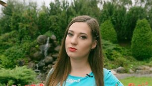 Realybės &scaron;ou &bdquo;2 barai&ldquo; dalyvė Simona