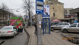 Kaune troleibusas pervažiavo moters koją