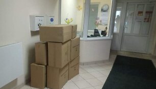 Klaipėdos uosto krovos kompanija &bdquo;Bega&ldquo; ligoninei padovanojo vienkartinių chalatų ir kepurėlių.