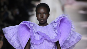 „Givenchy“ 2020 m. pavasario ir vasaros kolekcijos modelis