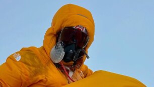 Lietuvis Mindaugas &Scaron;atkauskas Lietuvos trispalvę i&scaron;kėlė ant trečios pagal auk&scaron;tį Žemės vir&scaron;ūnės &ndash; Kangchenjungos