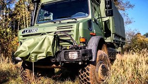 Lietuvos kariuomenės sunkvežimis UNIMOG 500 