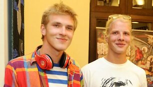 Rūtos Meilutytės broliai Mindaugas ir Margiris (de&scaron;inėje)