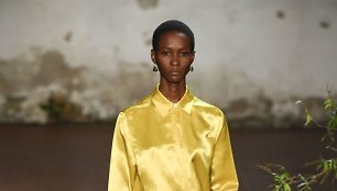 „Jil Sander“ 2019–2020 m. rudens ir žiemos kolekcijos modelis