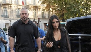 Kim Kardashian su apsauginiu