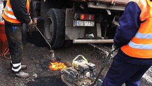 Užtaisoma duobė Kauno gatvėje