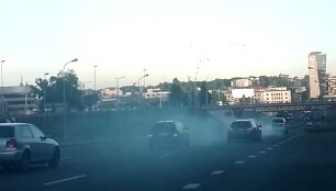 Pagal i&scaron;metamųjų dujų kiekį kitas transporto priemones akivaizdžiai lenkiantis automobilis