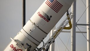 Raketa &bdquo;Antares&rdquo;, kelianti erdvėlaivį &bdquo;Cygnus&ldquo; su Lietuvos palydovais i&scaron; Volopo salos NASA skrydžių centro