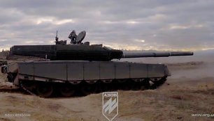 Ukrainiečiai iš rusų perimtų „T-90M“ sukūrė „frankenšteiną“.